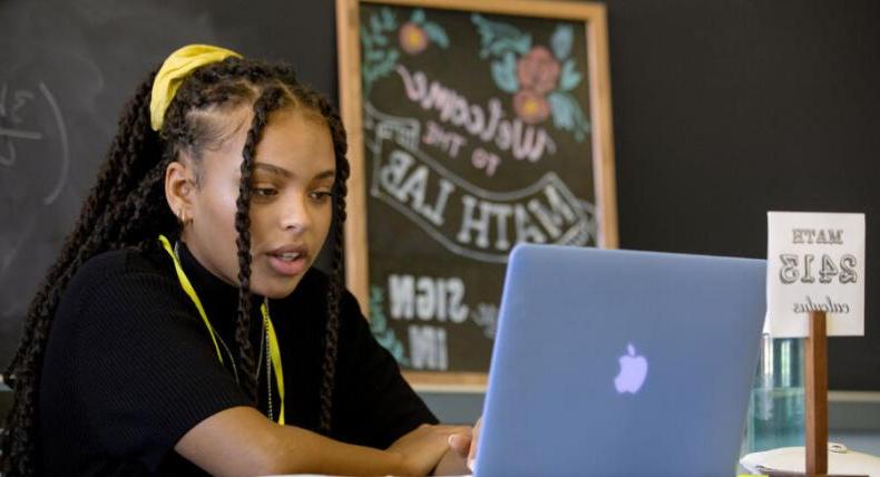 Taylor Huey prepares to mentor students in the Math Lab